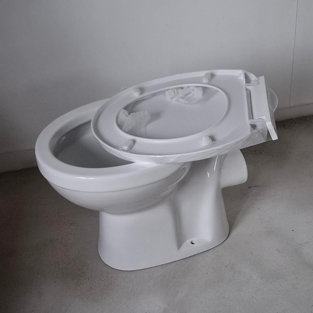 Cuvette de WC sortie arrière strictement neuf jamais placé, Bricolage & Construction, Enlèvement