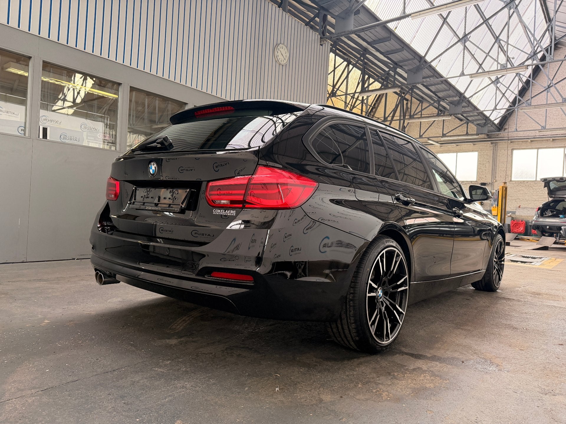 BMW 3-Reeks 320i Touring automaat (bj 2018), Auto's, Automaat, 1998 cc, Stof, Overige kleuren