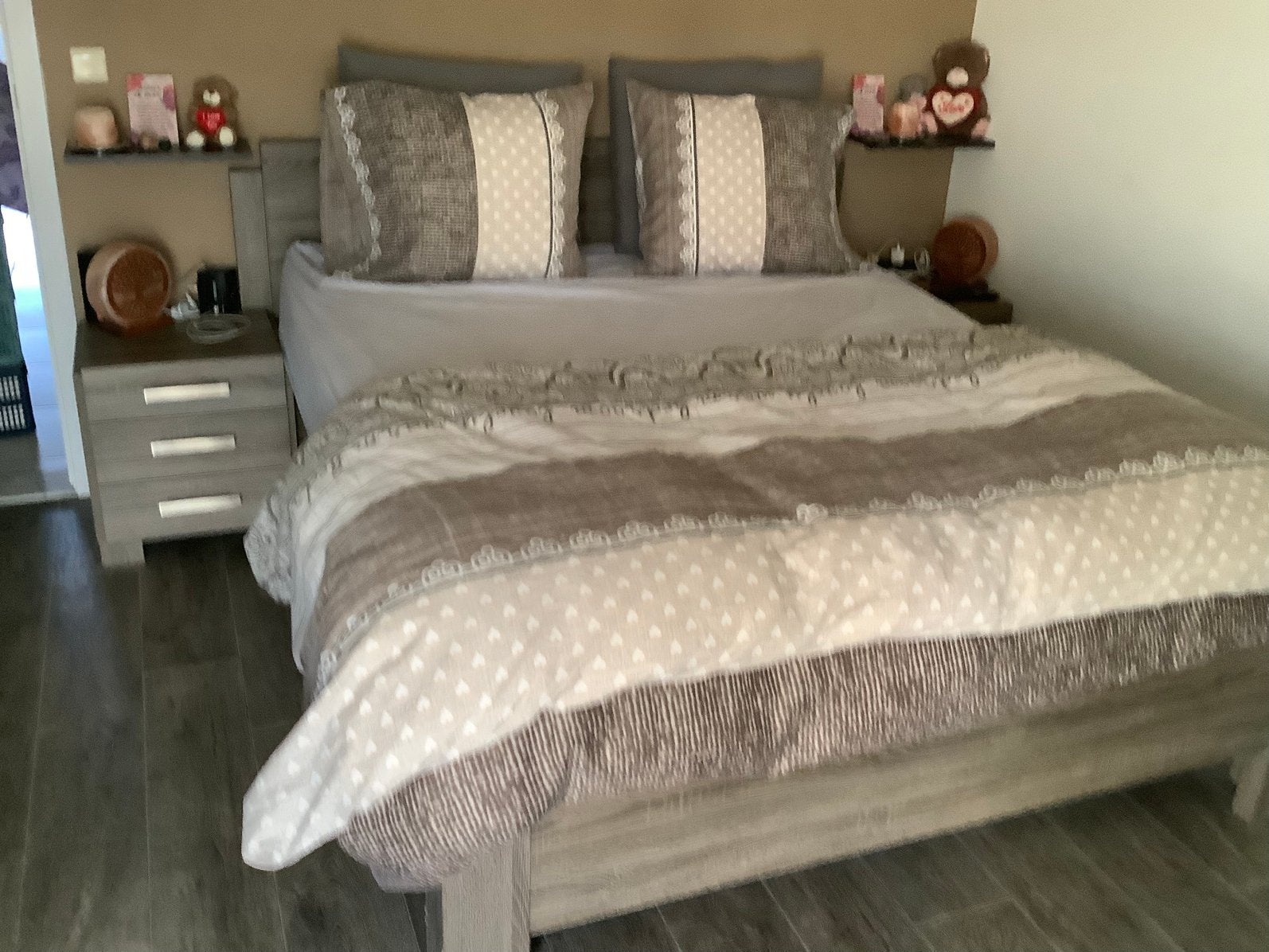 Slaapkamer met 2 kleerkasten, Ophalen, Zo goed als nieuw, 220 cm