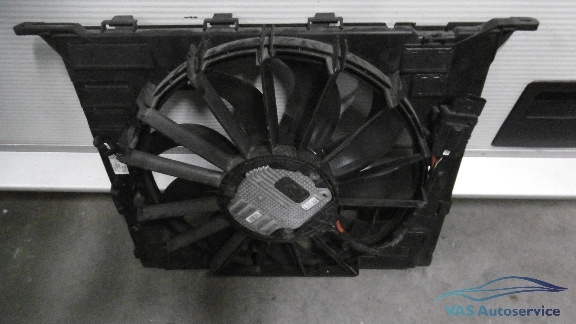 Koelvinhuis BMW 5 serie    G30   17 42 7 953 398  1000 Watt, Gebruikt, -, Ophalen of Verzenden, -