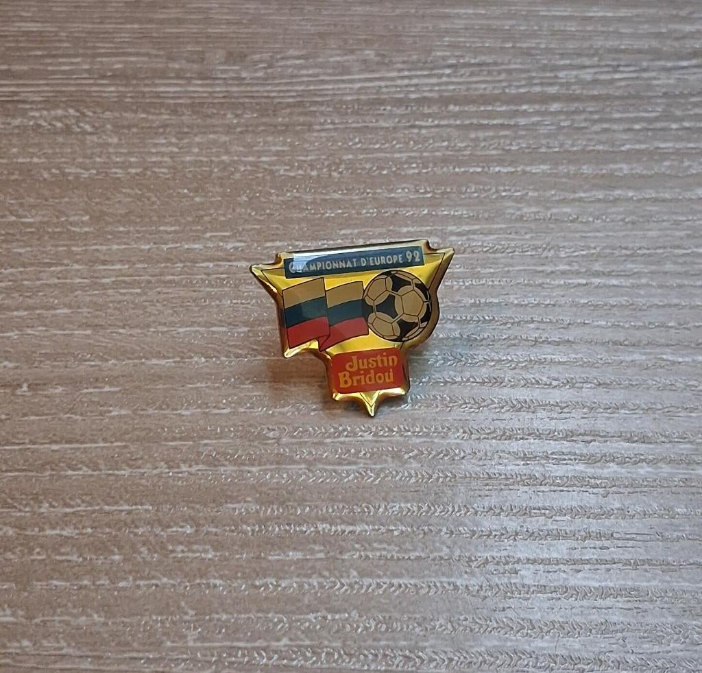 PIN - CHAMPIONNAT D'EUROPE 92 - VOETBAL - FOOTBALL, Envoi, Utilisé, Sport, Insigne ou Pin's