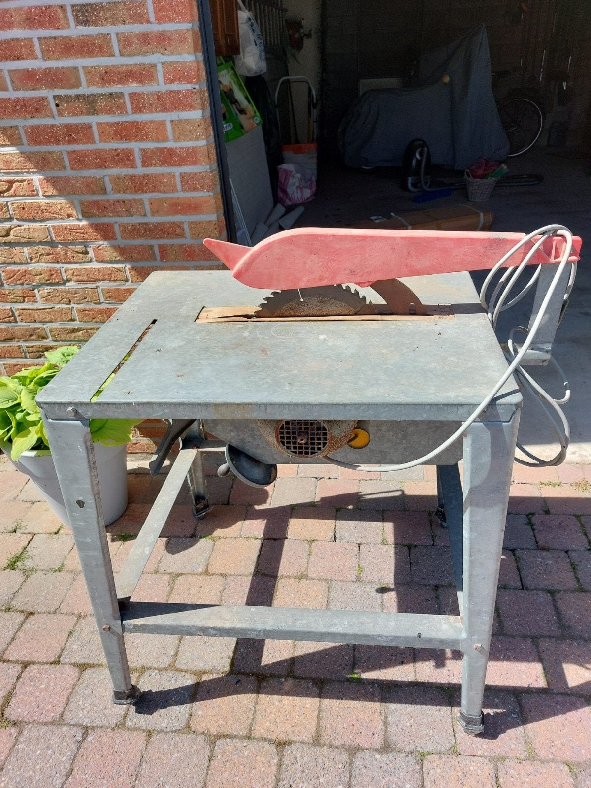 Zaagtafel, Ophalen