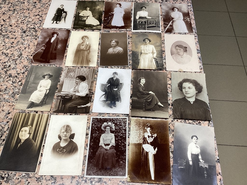 Lot van 20 oude foto’s DAMES, Gebruikt, Foto, Klederdracht, Ophalen of Verzenden