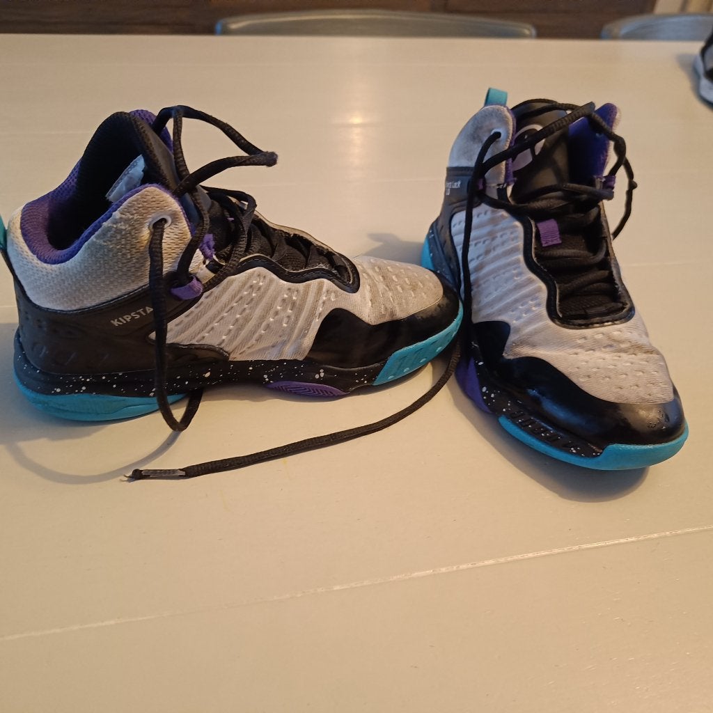 Basketbalschoenen maat 34, Ophalen, Zo goed als nieuw, Jongen of Meisje, Sportschoenen