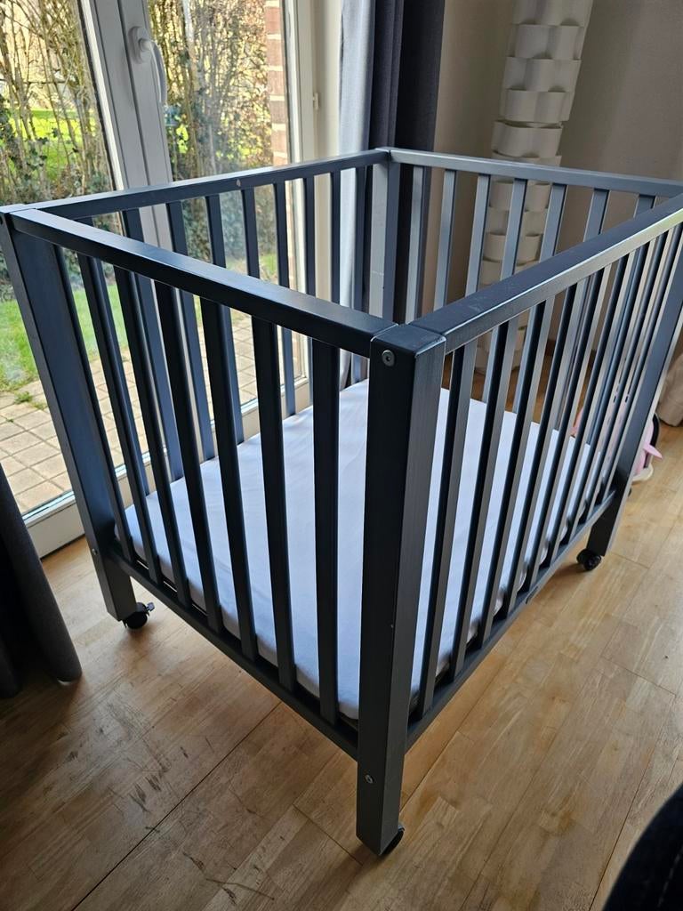 Parc bébé Pericles gris sur roulettes – ensemble complet, Enfants & Bébés, Parcs, Rectangulaire, Réglable en hauteur, Tapis de parc