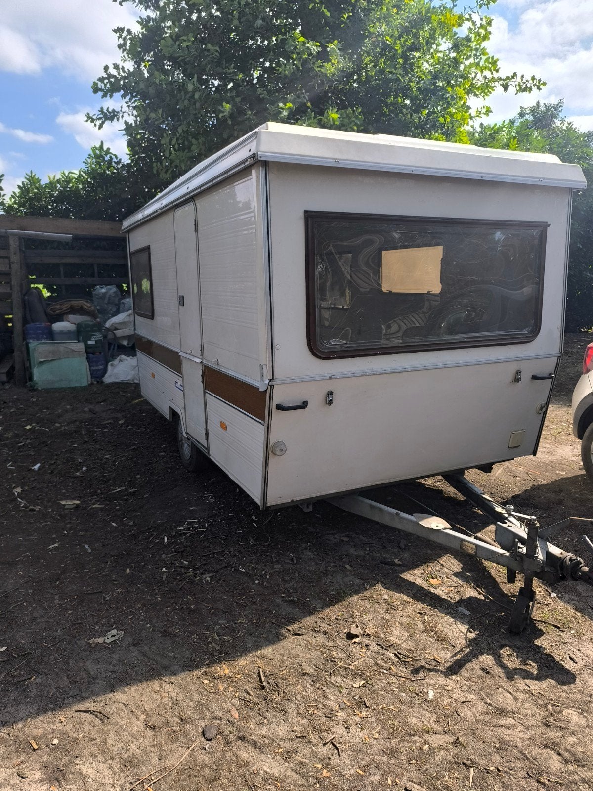 Caravane 750 kg, bohème 2 m/3, m75/1m10. de couleur blanche., 2 lits séparés, Jusqu'à 5, Jusqu'à 4 m, Particulier