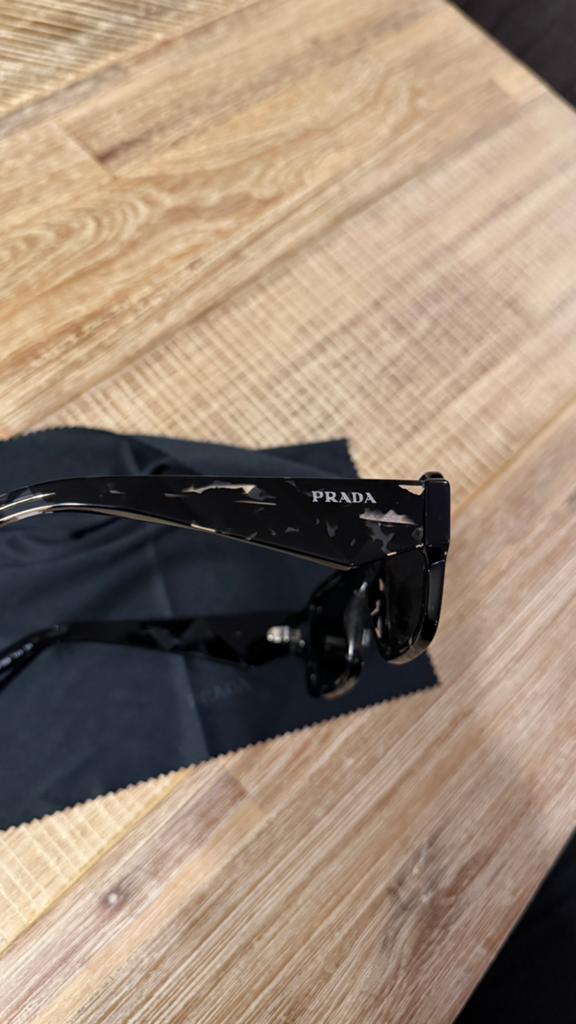 Lunette de soleil Prada, Enlèvement ou Envoi, Comme neuf