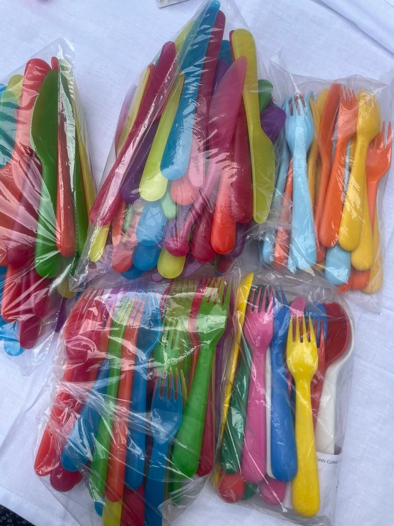 Lot couverts en plastique Ikea, Hobby & Loisirs créatifs, Broderie & Machines à broder, Enlèvement ou Envoi, Neuf