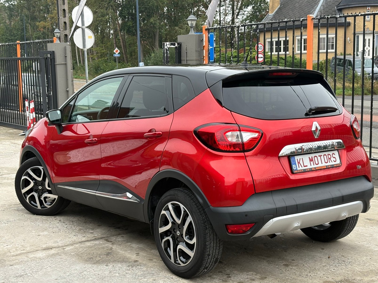 RENAULT CAPTUR 1.2 Tce 31 000KM CARPASS BOÎTE AUTOMATIQUE, Auto's, Zwart, Leder, Bedrijf, 5 deurs