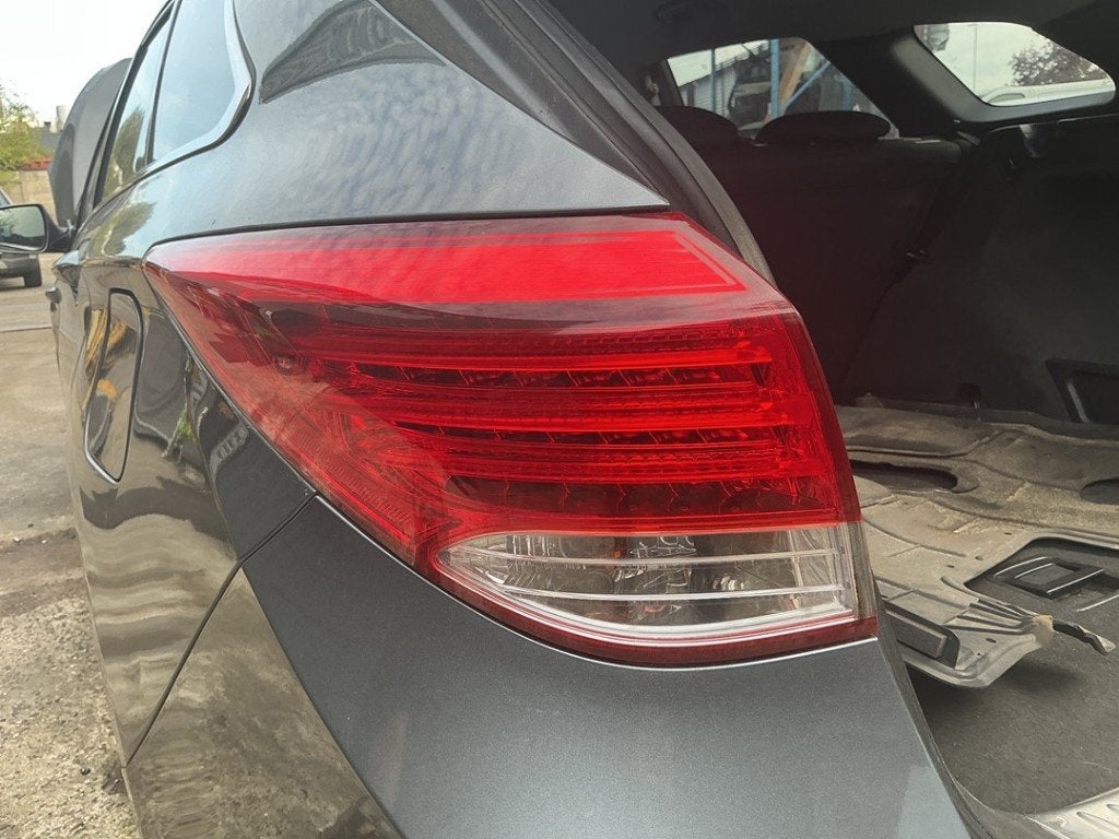 FEU ARRIÈRE GAUCHE Hyundai i40 CW (VFC) (|924013Z000|), Autos : Pièces & Accessoires, Hyundai Motor Deutschland GmbH, Kaiserleipromenade 5
63067  Offenbach am Main, DE