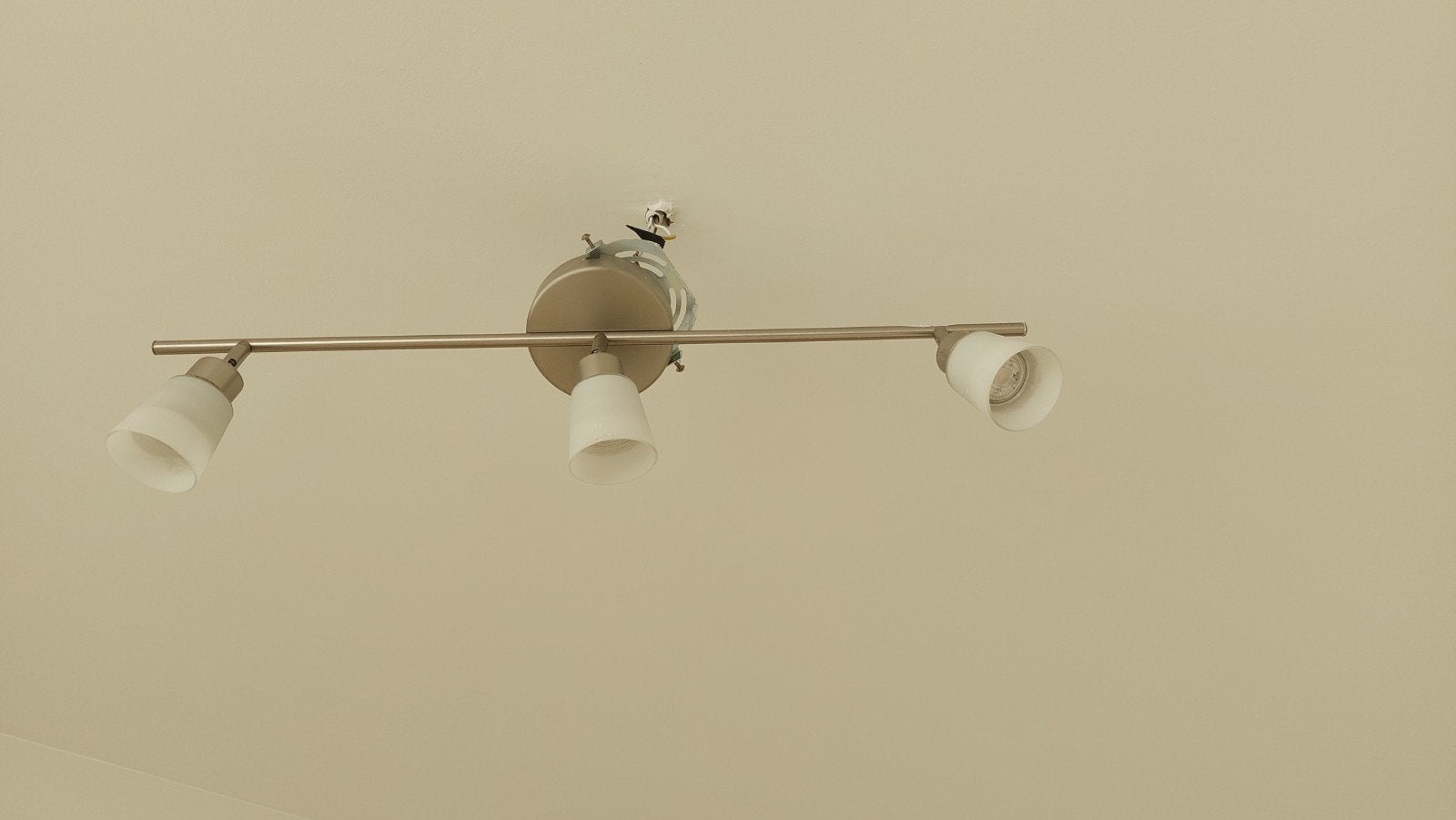 2 Plafondlampen met spots in perfecte staat! MOET SNEL WEG!, Maison & Meubles, Lampes | Spots, Halogène, Spot encastrable ou Spot mural