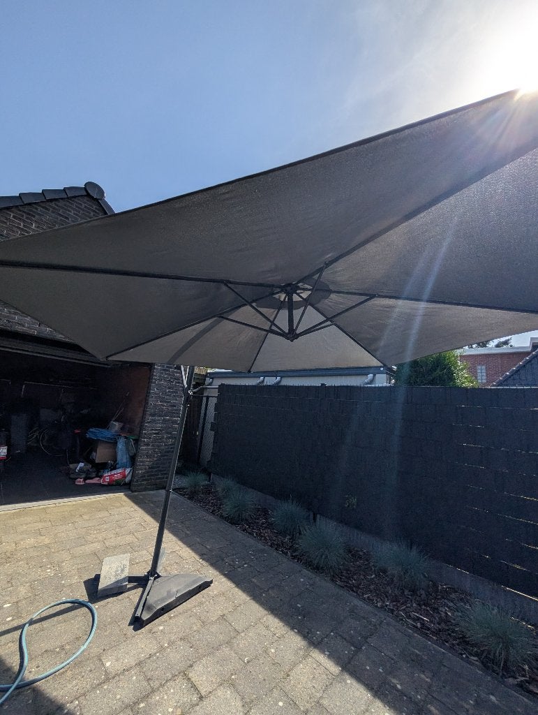 Parasol incl parasolvoet, Ophalen, Zo goed als nieuw, 2 tot 3 meter, Parasolvoet
