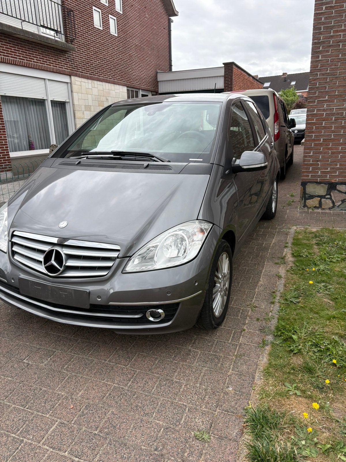Mercedes A klasse 2009 1.5 benzine Automaat, Auto's, Automaat, 4 deurs, Zwart, Parkeersensor