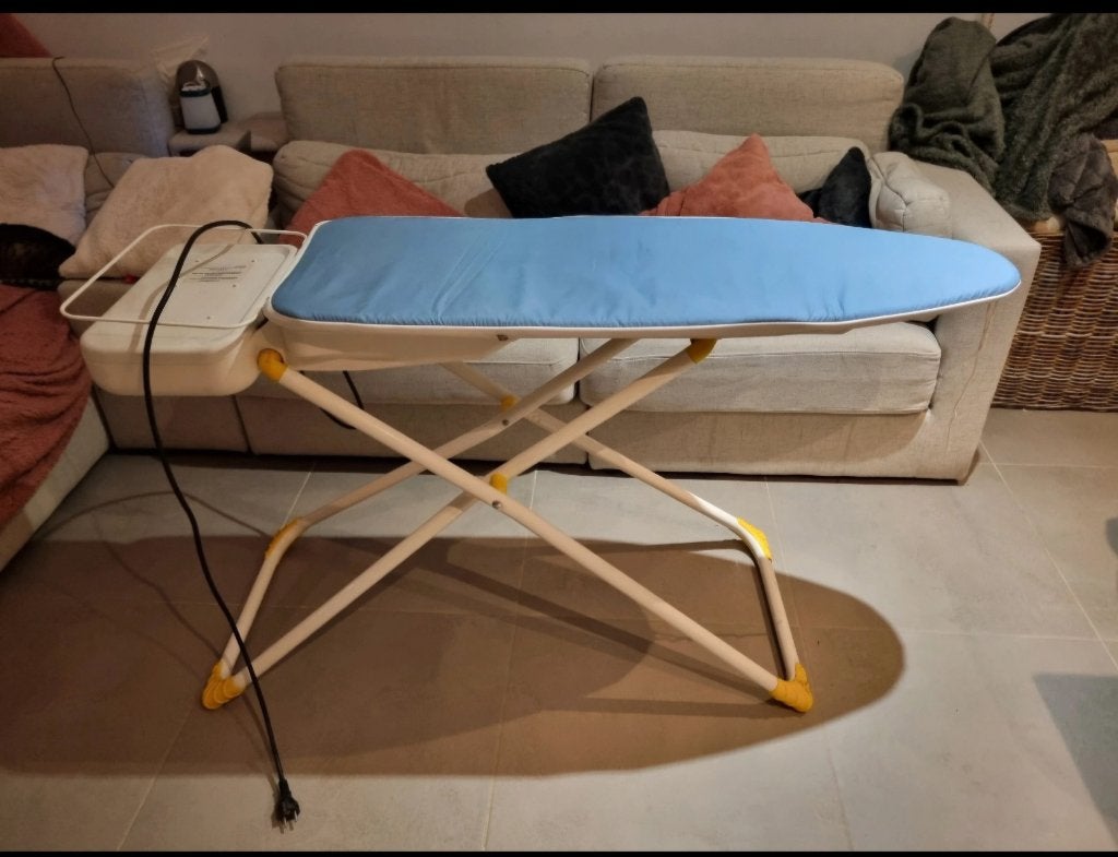 Strijkplank Tecnolux TSA 147/S ventilatie en zuigfunctie, Elektronische apparatuur, Strijkijzers en Strijkplanken, Ophalen of Verzenden