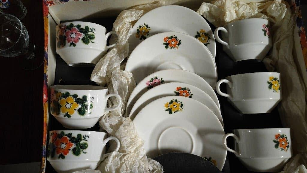 Setje tasjes met bijhorende bordjes, Ophalen, Vintage, Nieuw, Kop(pen) en/of Schotel(s)