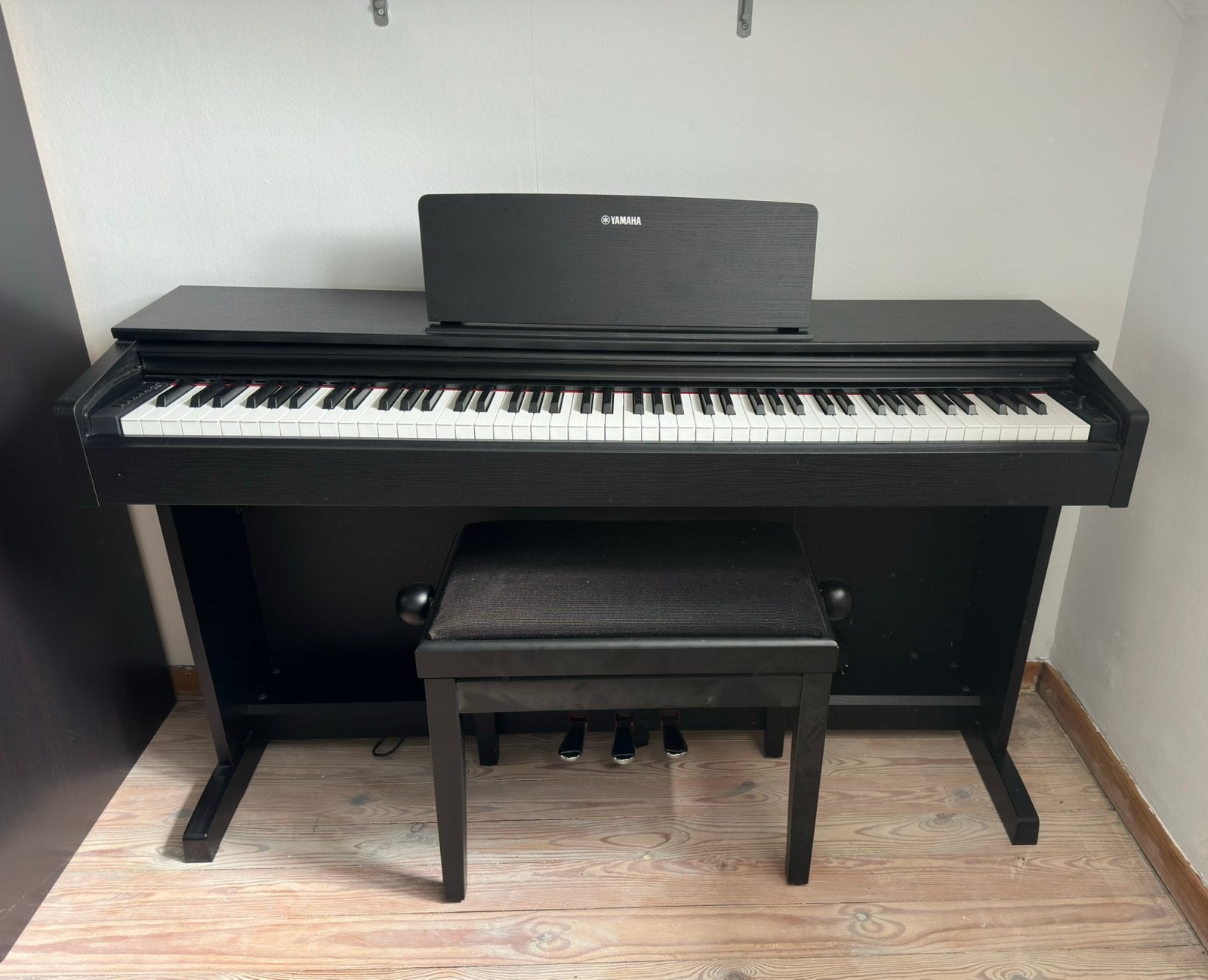 Piano Arius B Yamaha YDP-143, Musique & Instruments, Enlèvement, Comme neuf, Piano