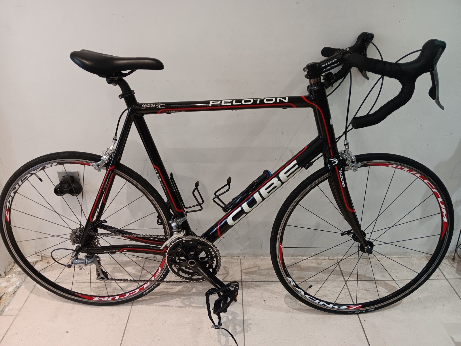 Vélo  de course  cube