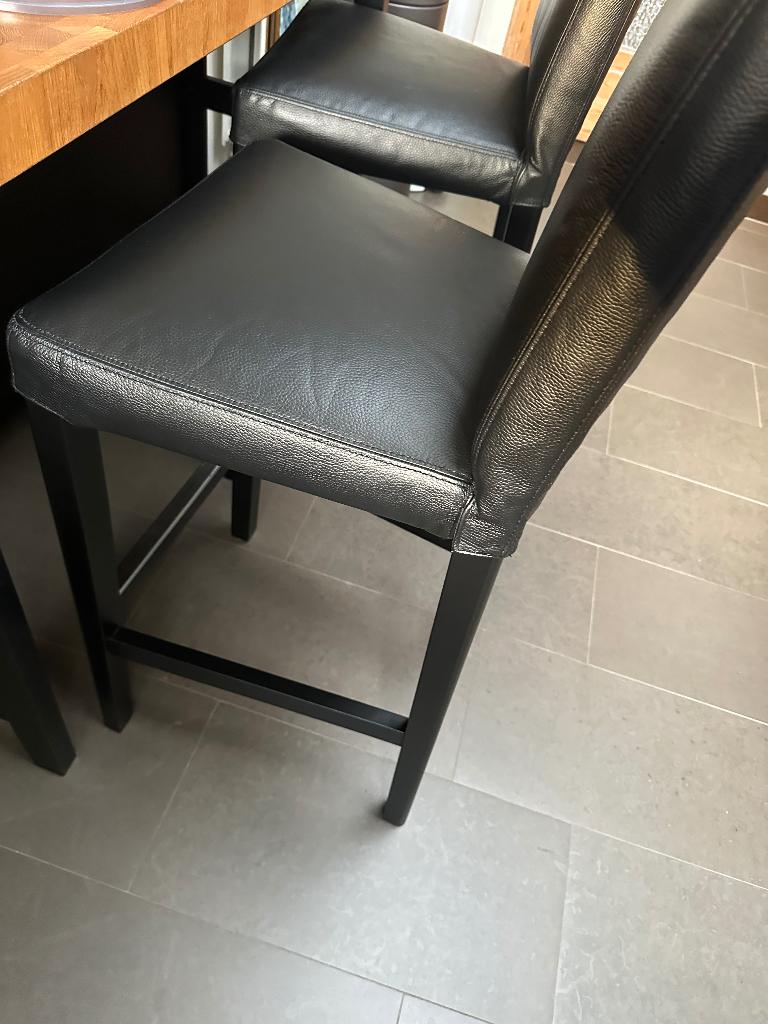 Ikea Bergmund stoelen - zwart leer, Huis en Inrichting, Stoelen, Ophalen, Zwart, Leer, Twee