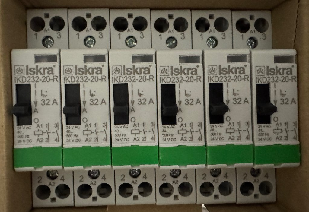 60 stuks nieuwe Iskra Contactor / teleruptor, Ophalen of Verzenden, Nieuw, Overige merken, Relais