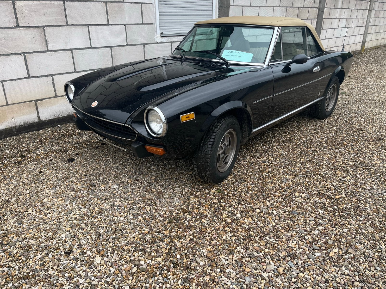 Fiat 124 2.0 l. In topstaat., Achterwielaandrijving, Beige, Cabriolet, Zwart