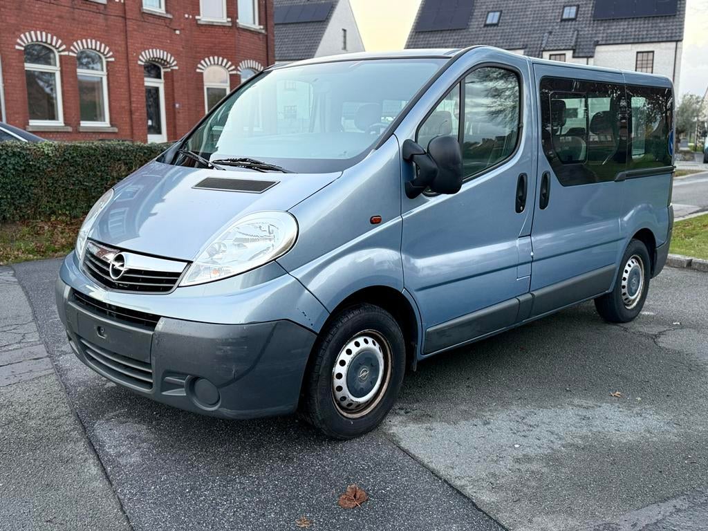 Opel vivaro 2.0 benzine 138 000km 2009 mag lage emissie in, Auto's, Voorwielaandrijving, Zwart, Blauw, Bedrijf