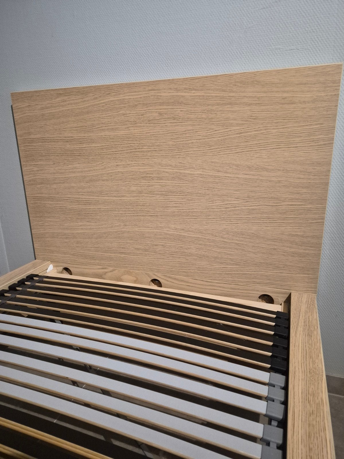 1 persoonsbed met lattenbodem, Huis en Inrichting, Slaapkamer | Bedden, Ophalen, 90 cm, Eenpersoons, Bruin