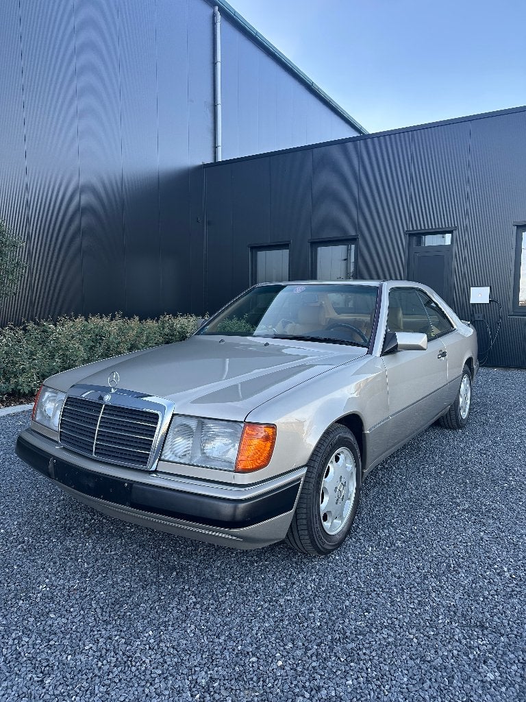 Mercedes 220 CE, Auto's, Mercedes-Benz, Automaat, 4 zetels, Achterwielaandrijving, Beige
