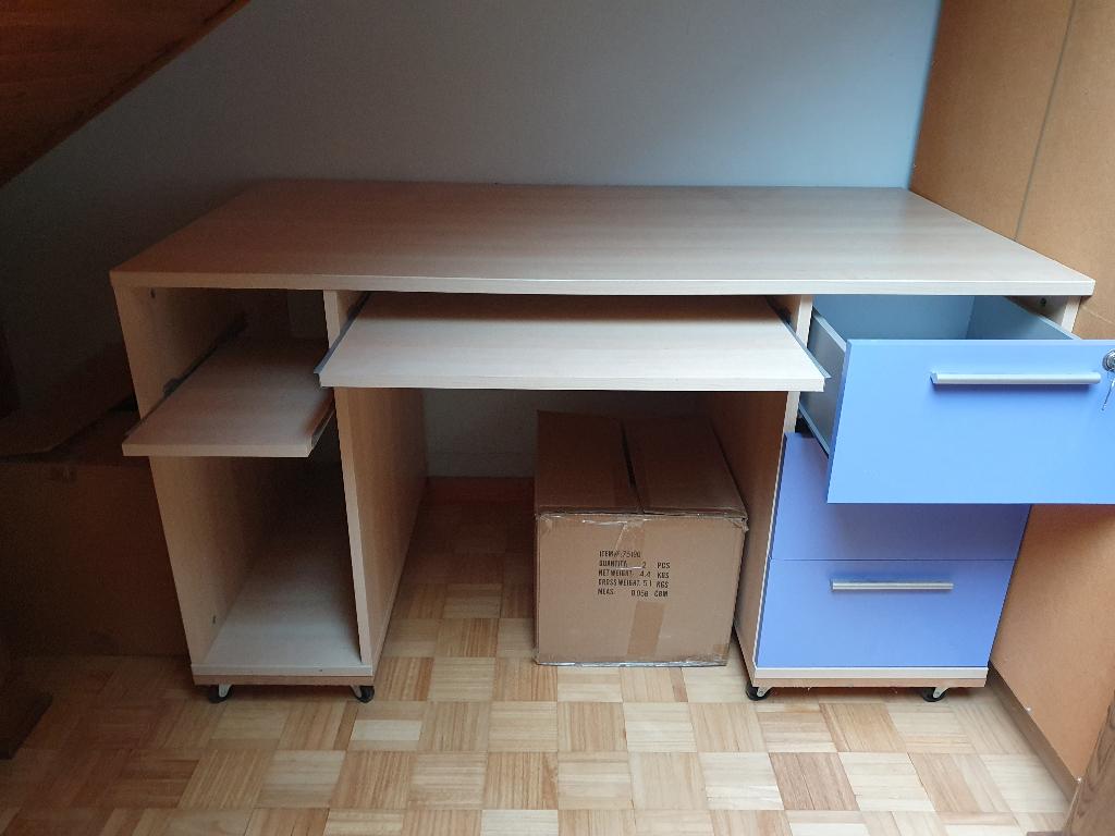 Stevige bureau op wieltjes + eventueel stoel, Huis en Inrichting, Bureaus, Ophalen, Gebruikt, Hout, Met lades