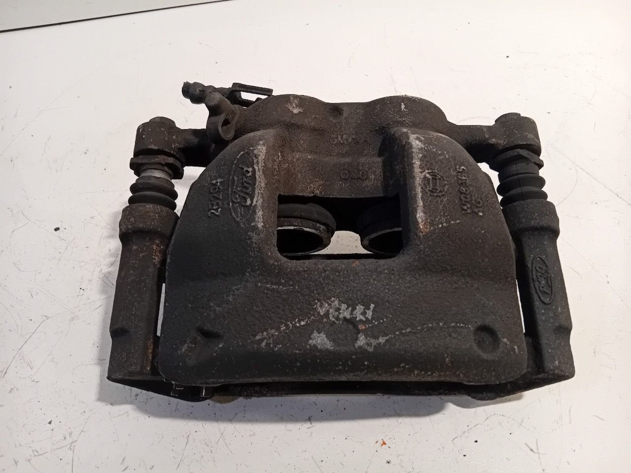 Remklauw rechts voor Ford Transit, Onderdelen@venauto.nl, Van der Ven Autorecycling B.V., Gebruikt, Ettenseweg 76, 4706 PB Roosendaal, The Netherlands
