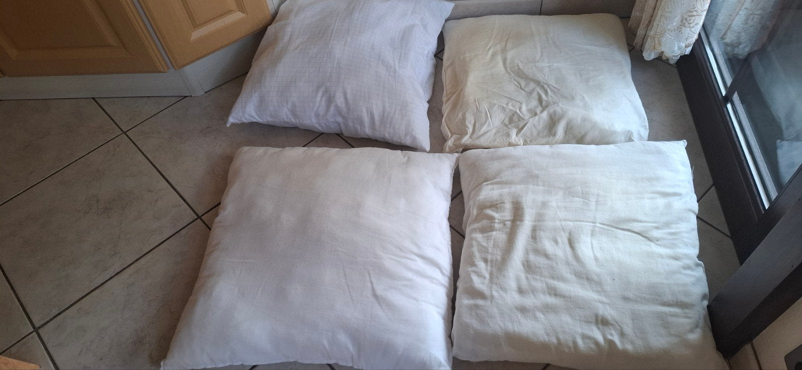 4 hoofdkussen deze zijn gewassen  ,4 stuks voor 10 €4 hoofdk, Ophalen