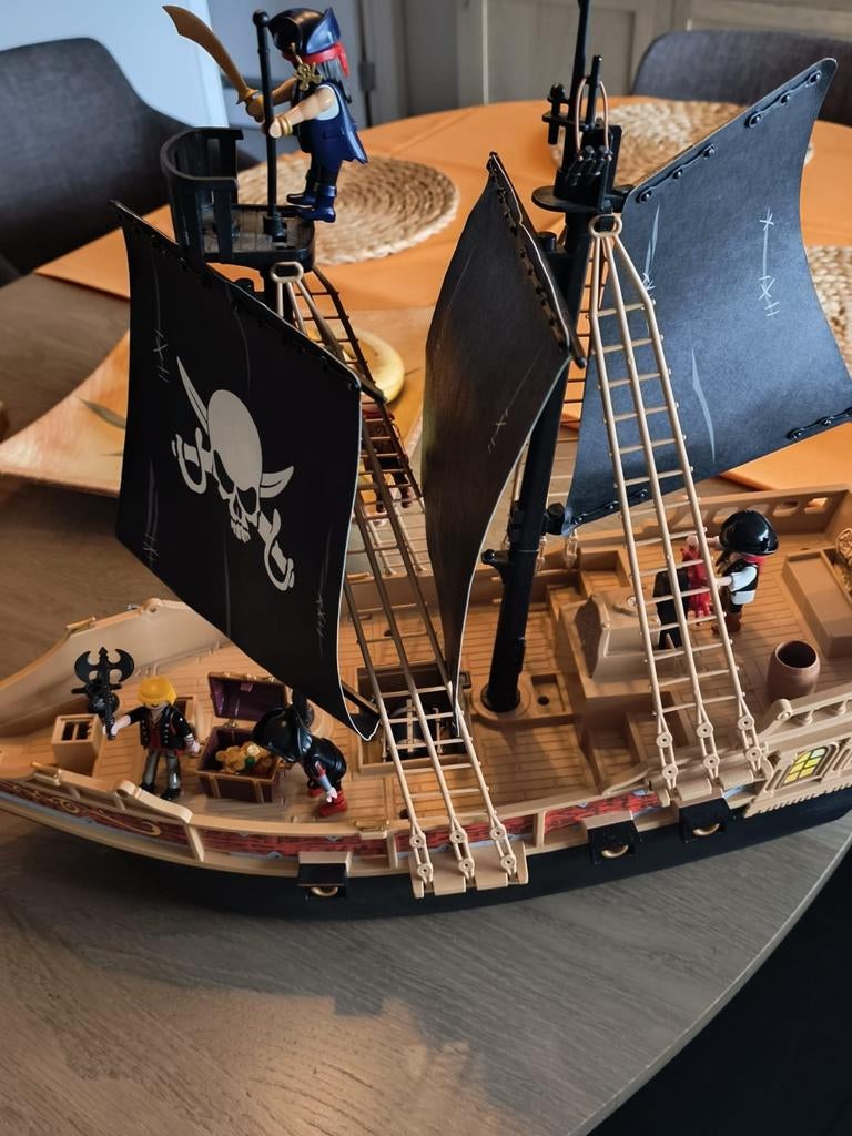 Bateau pirate Playmobil., Enlèvement