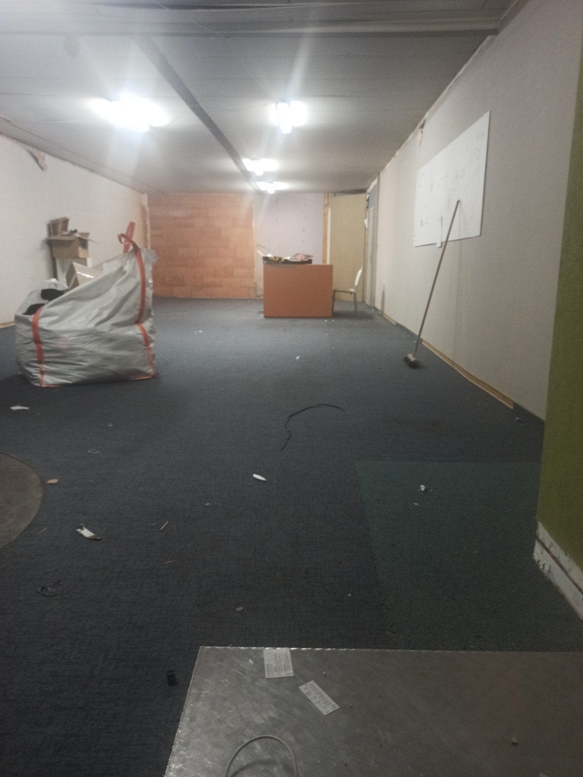 te huur werkplaats, loods magazijn opslagplaats rond 150m2