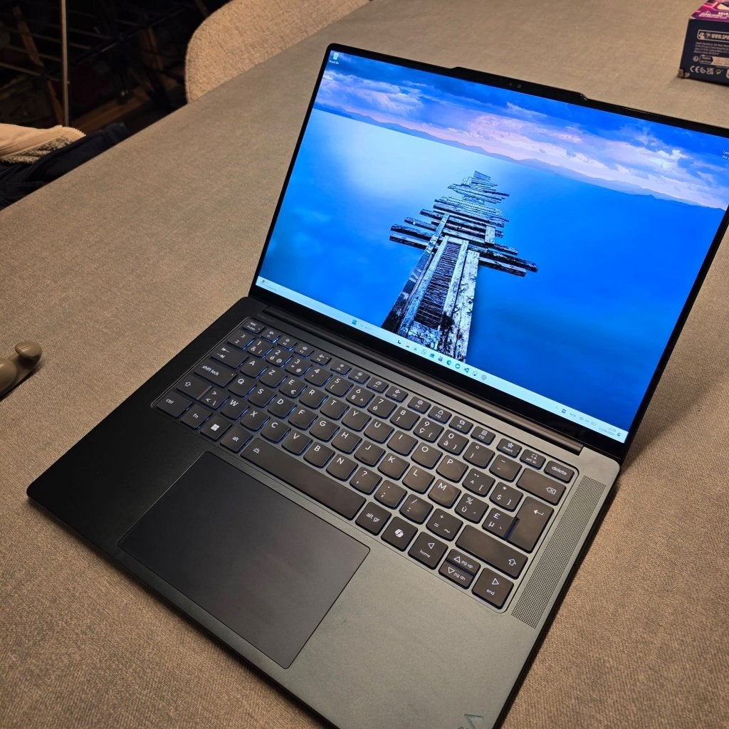 Lenovo Yoga Slim 7x OLED Copilot+, 32 GB, Qualcomm Snapdragon X Elite, 14 pouces, Avec écran tactile