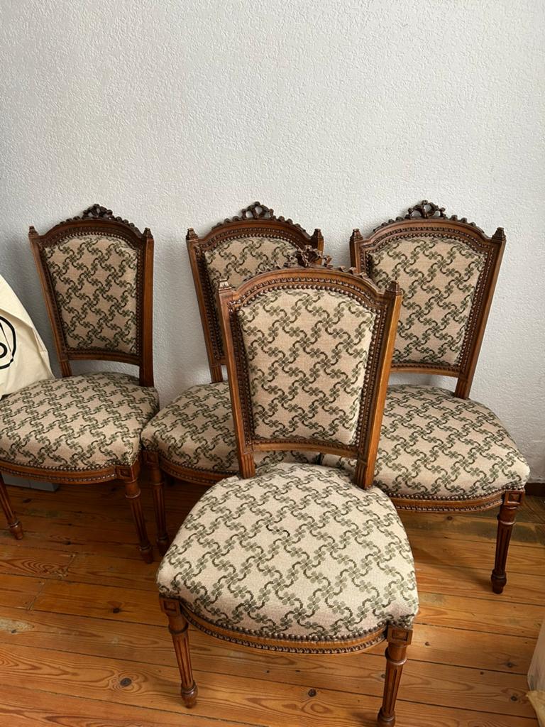 4 antieke stoelen, gebeeldhouwd en gerenoveerd rond 1970, Antiek en Kunst, Ophalen