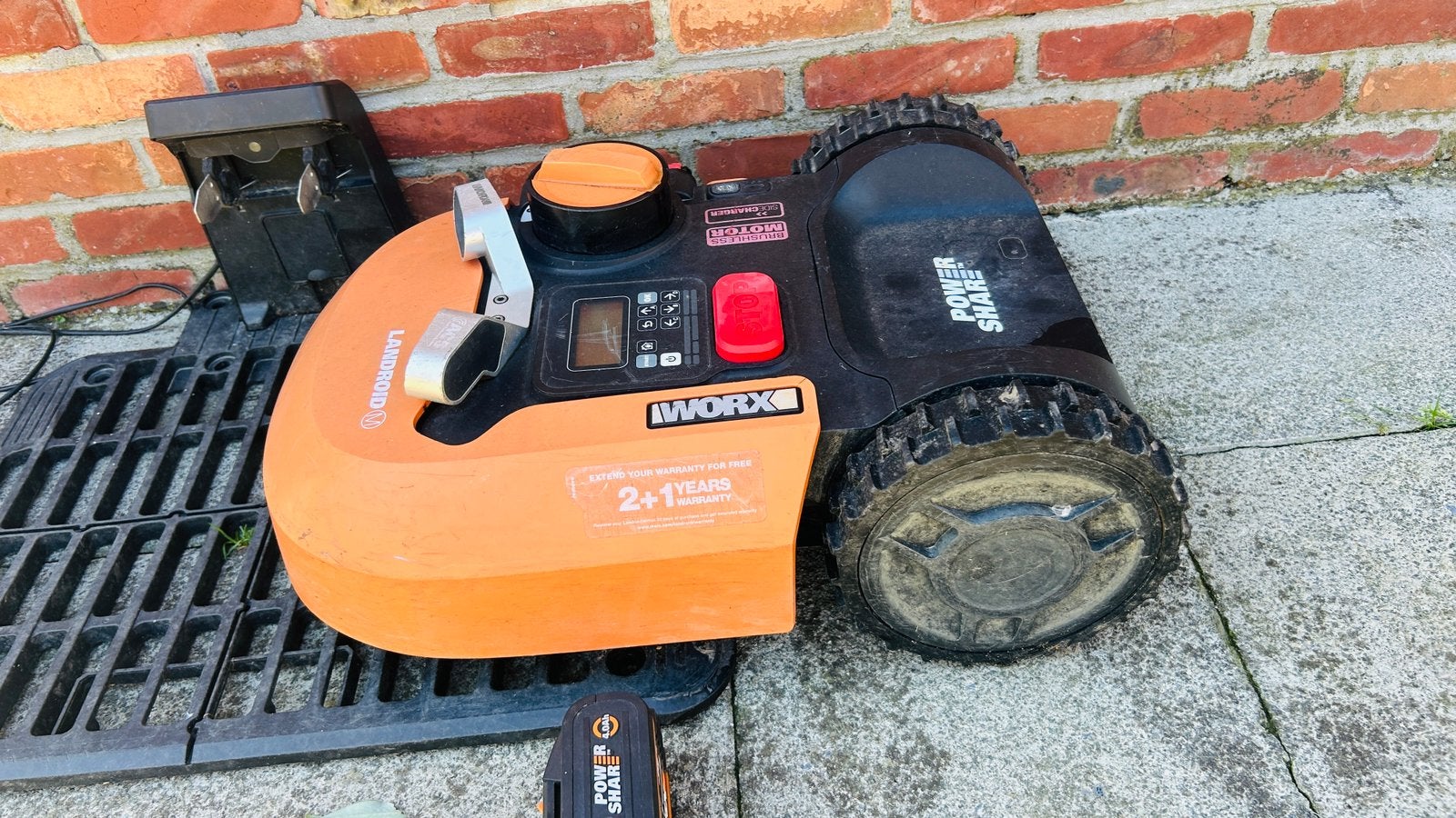 Landroid m700 wr142e, Ophalen, Gebruikt, Minder dan 20 cm, Met regensensor