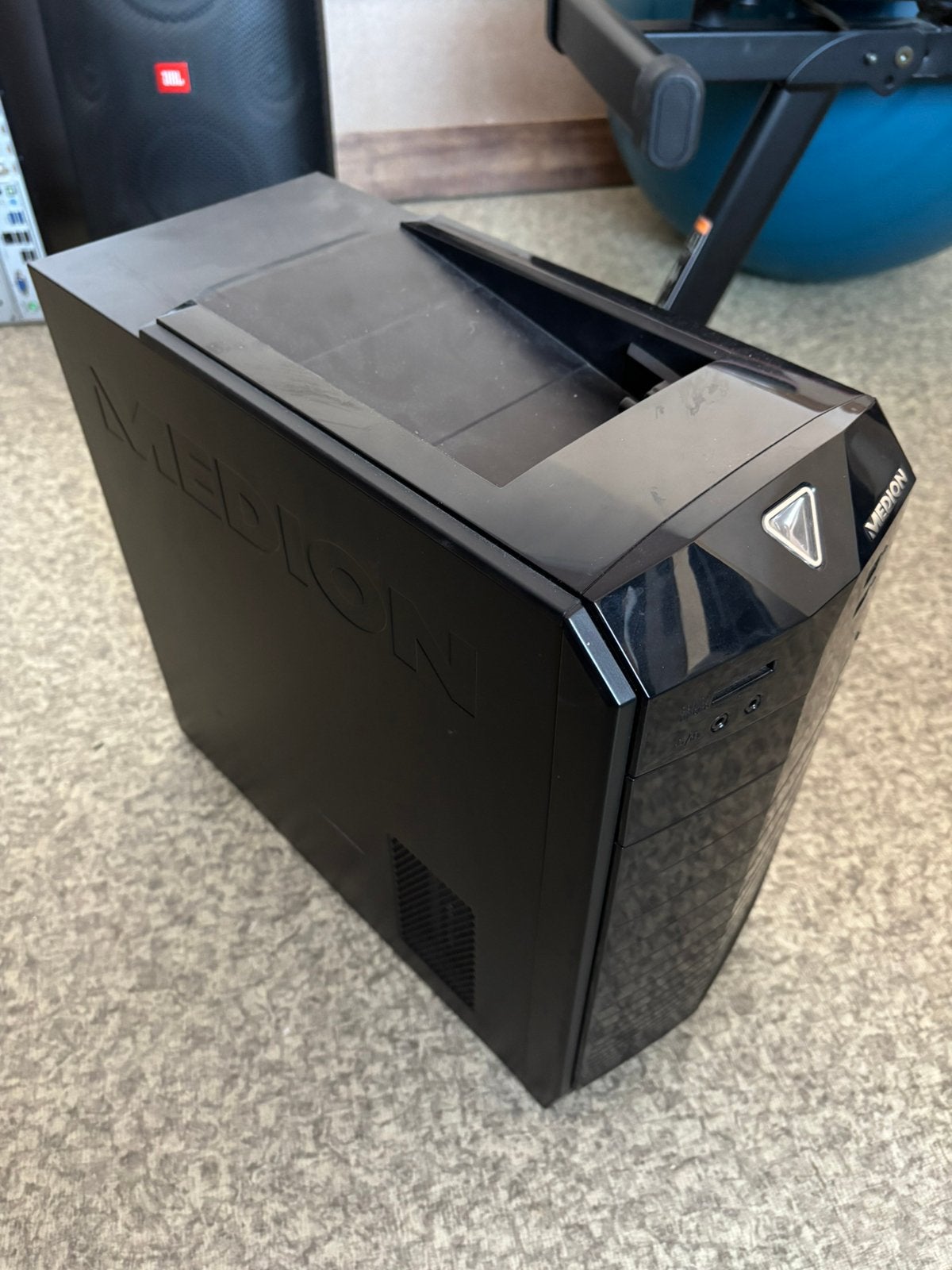 PC Medion — GT 1030 | 8 Go de RAM | Disque dur de 2 To, Informatique & Logiciels, Ordinateurs de bureau, Comme neuf, 3 à 4 Ghz