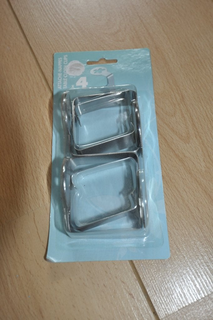 Attache-nappes 4 pcs neufs sous blister, Enlèvement ou Envoi, Neuf, Autres types