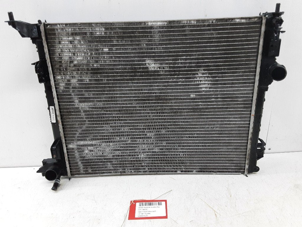 RADIATEUR EAU Renault Megane IV (RFBB) (214108175R), Renault, Utilisé, Peter-Huppertz-Straße 5
51063  Köln, DE, Dialog.deutschland@renault.de