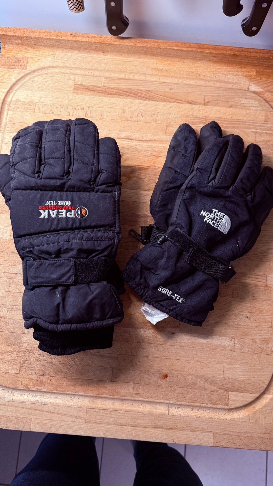 Twee paar Ski handschoenen, Ophalen, Ski