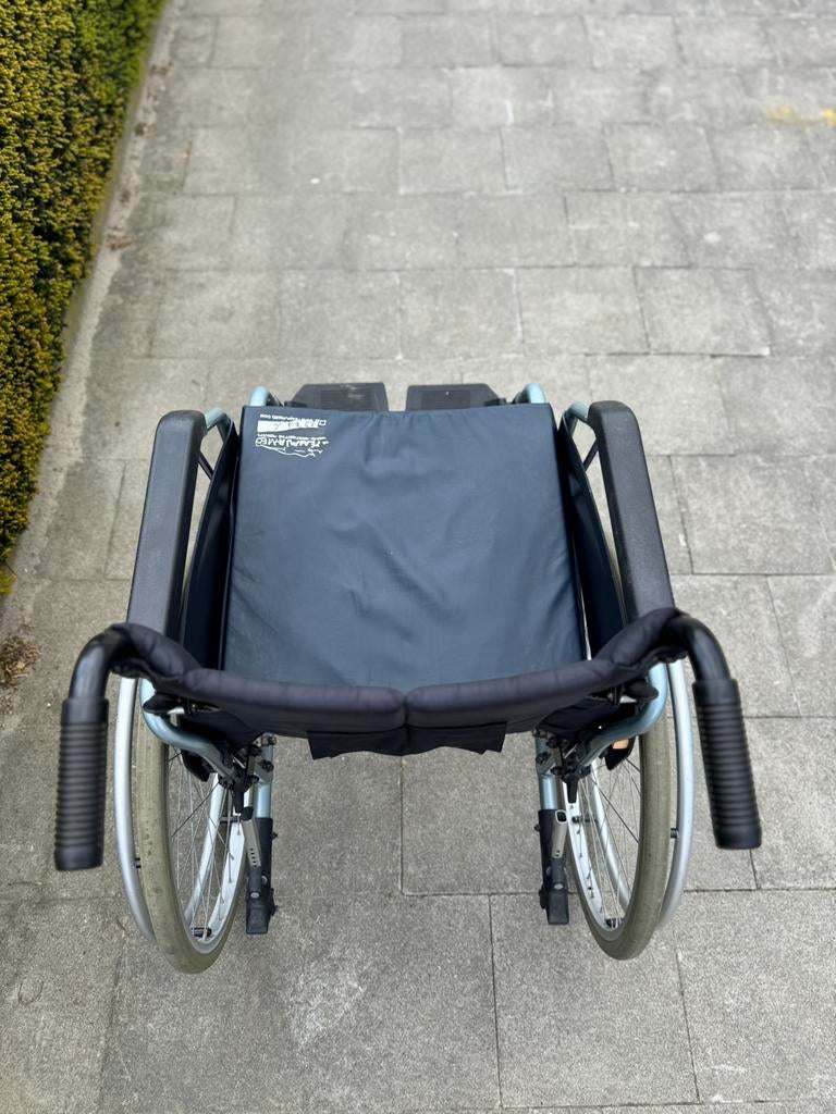 Opvouwbare rolstoel nieuwstaat ~ Afneembare Banden, Diversen, Ophalen of Verzenden, Inklapbaar, Zo goed als nieuw, Handbewogen rolstoel
