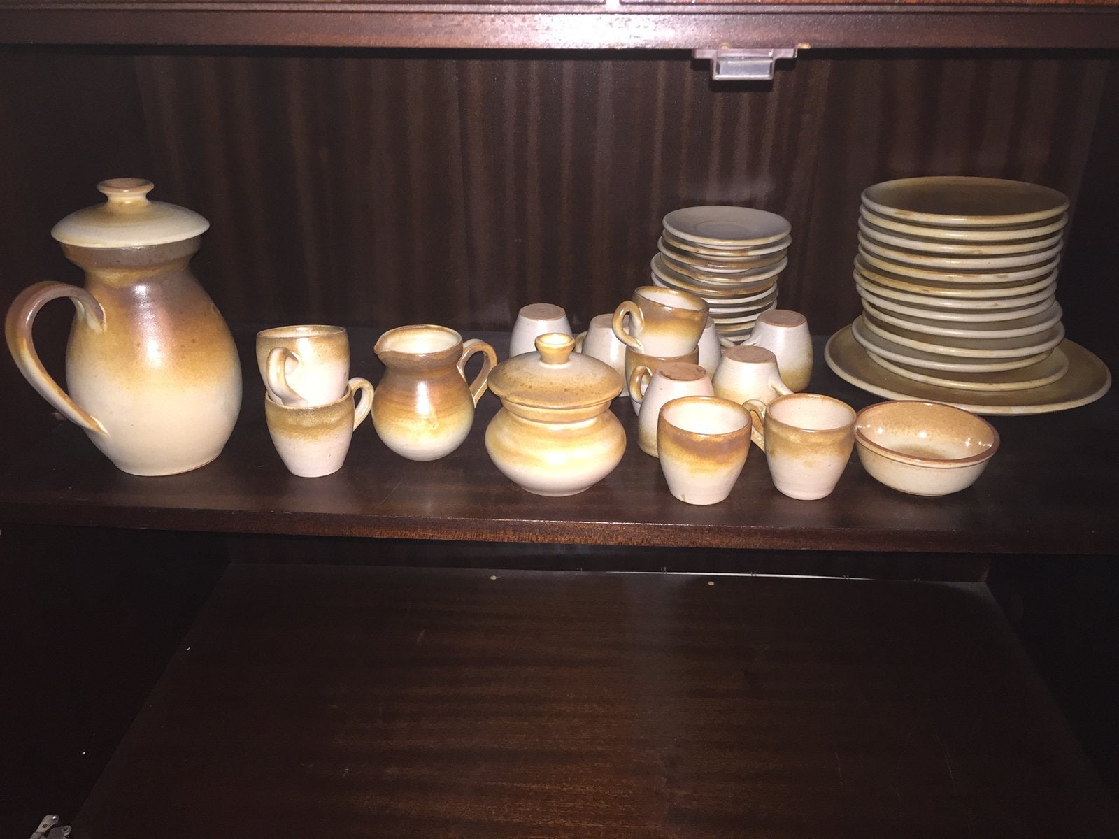 12 delig koffie- en dessertservies.Aardewerk uit Vallauris, Ophalen