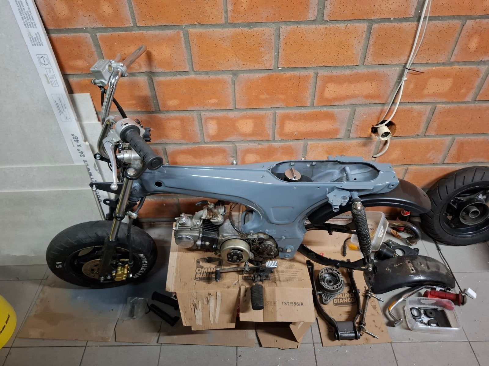 dax project, Fietsen en Brommers, Ophalen
