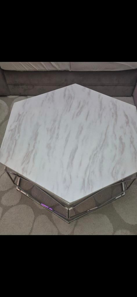 Table basse contemporaine en marbre et base métallique, Huis en Inrichting, Woonaccessoires | Etagères, Ophalen