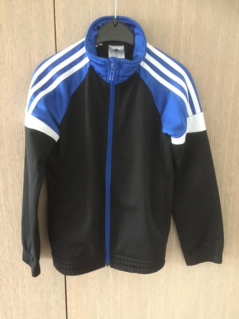 Joggingpak Adidas maat 128 blauw/zwart, Kinderen en Baby's, Kinderkleding | Maat 128, Ophalen