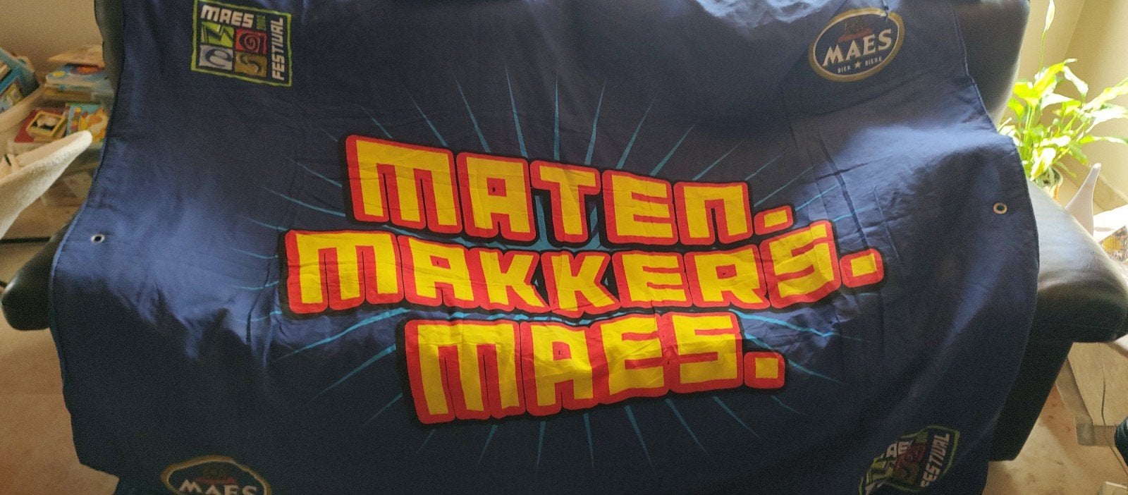 Festivaldoek l MAES, Verzamelen, Ophalen
