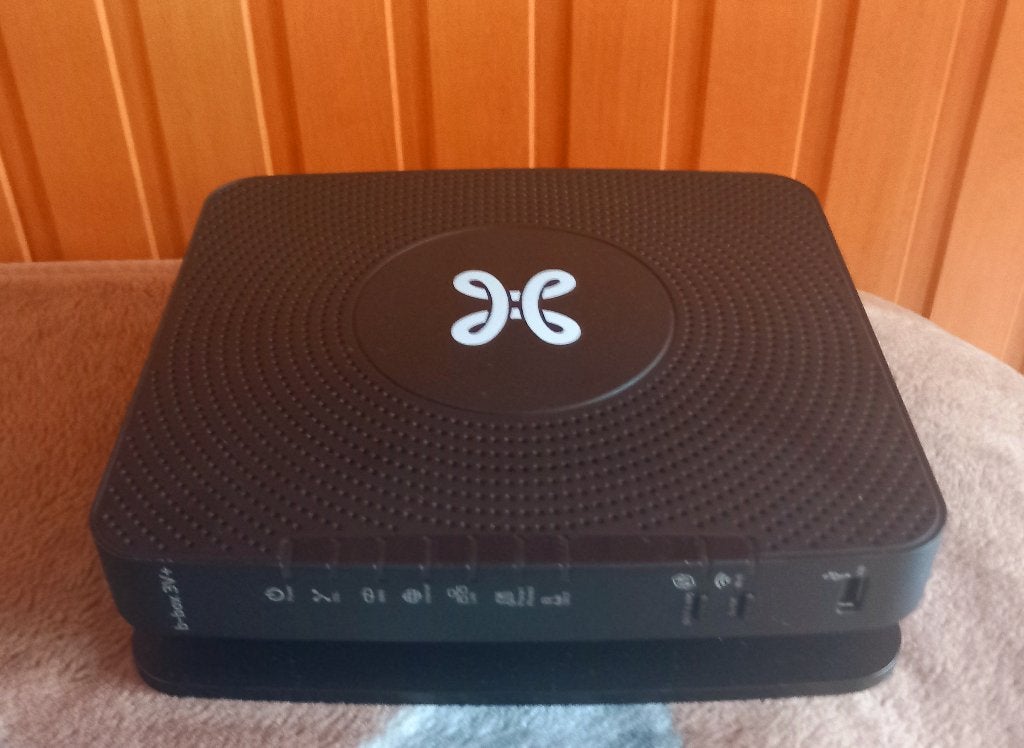 B-box 3V+, Computers en Software, Routers en Modems, Ophalen, Zo goed als nieuw, Router met modem, Sagem
