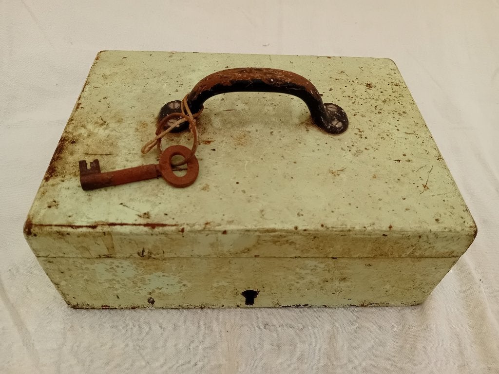 ANTIEK METALEN KISTJE, Antiek en Kunst, Ophalen