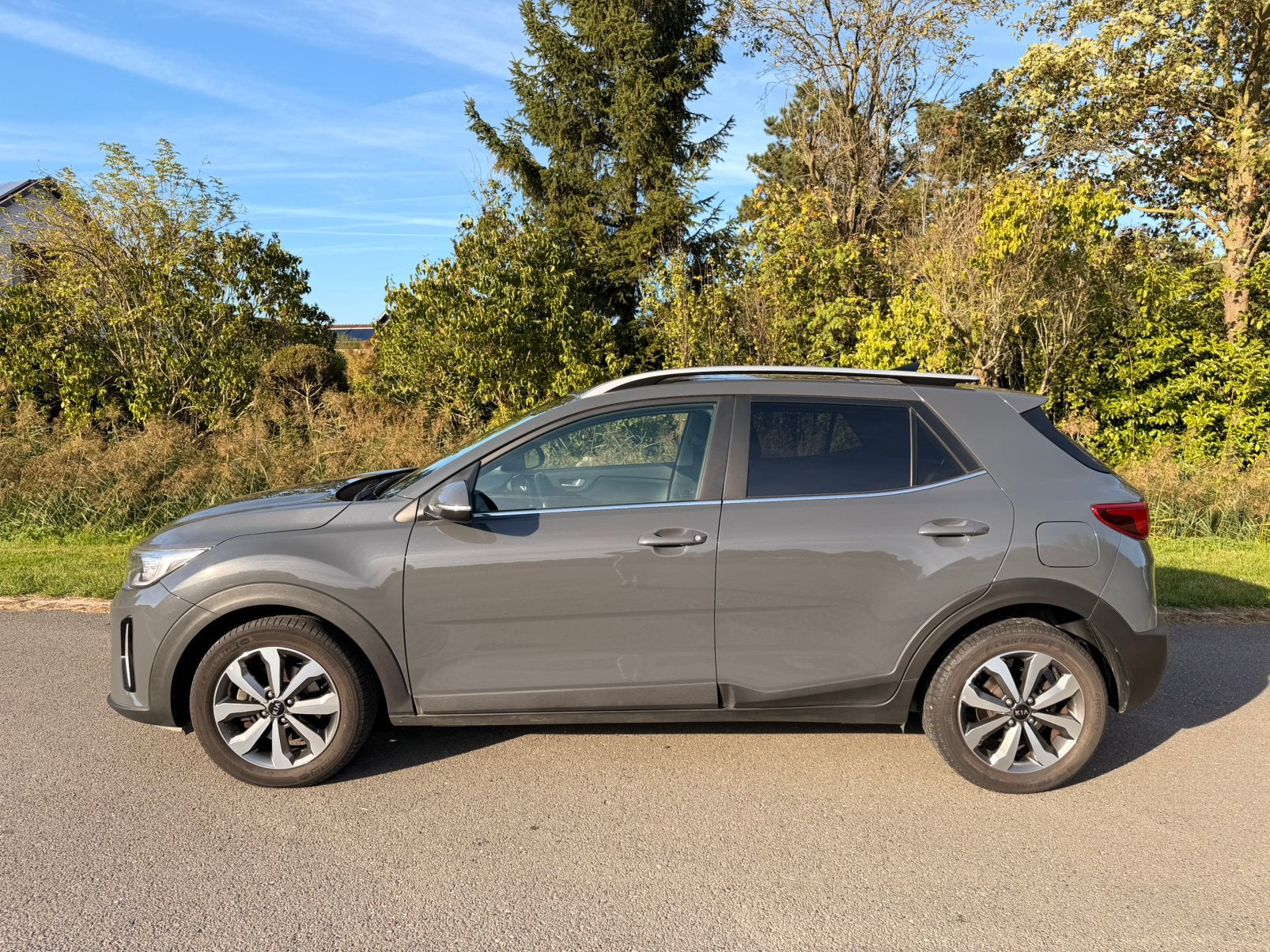 Kia Stonic 1.0i automatique /Navi/Carplay/Caméra/Garantie, Autos, Achat, Euro 6, Entreprise, Carnet d'entretien