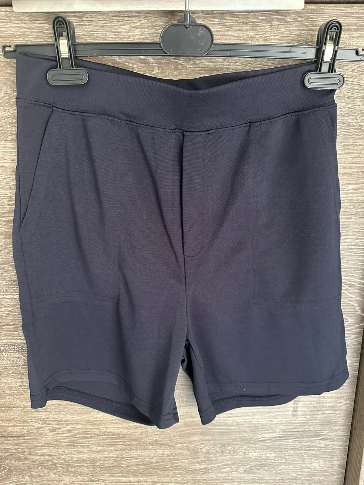 Nieuwe marineblauwe padelshort – nooit gedragen, Kleding | Dames, Broeken en Pantalons, Ophalen of Verzenden, Zo goed als nieuw