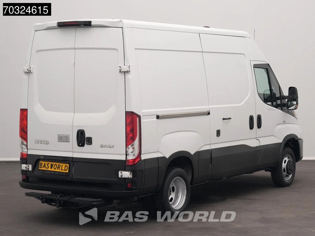Iveco Daily 35C14 Dubbellucht L2H2 3,5t Trekhaak Airco Cruis, Auto's, Stof, Gebruikt, Euro 6, Iveco